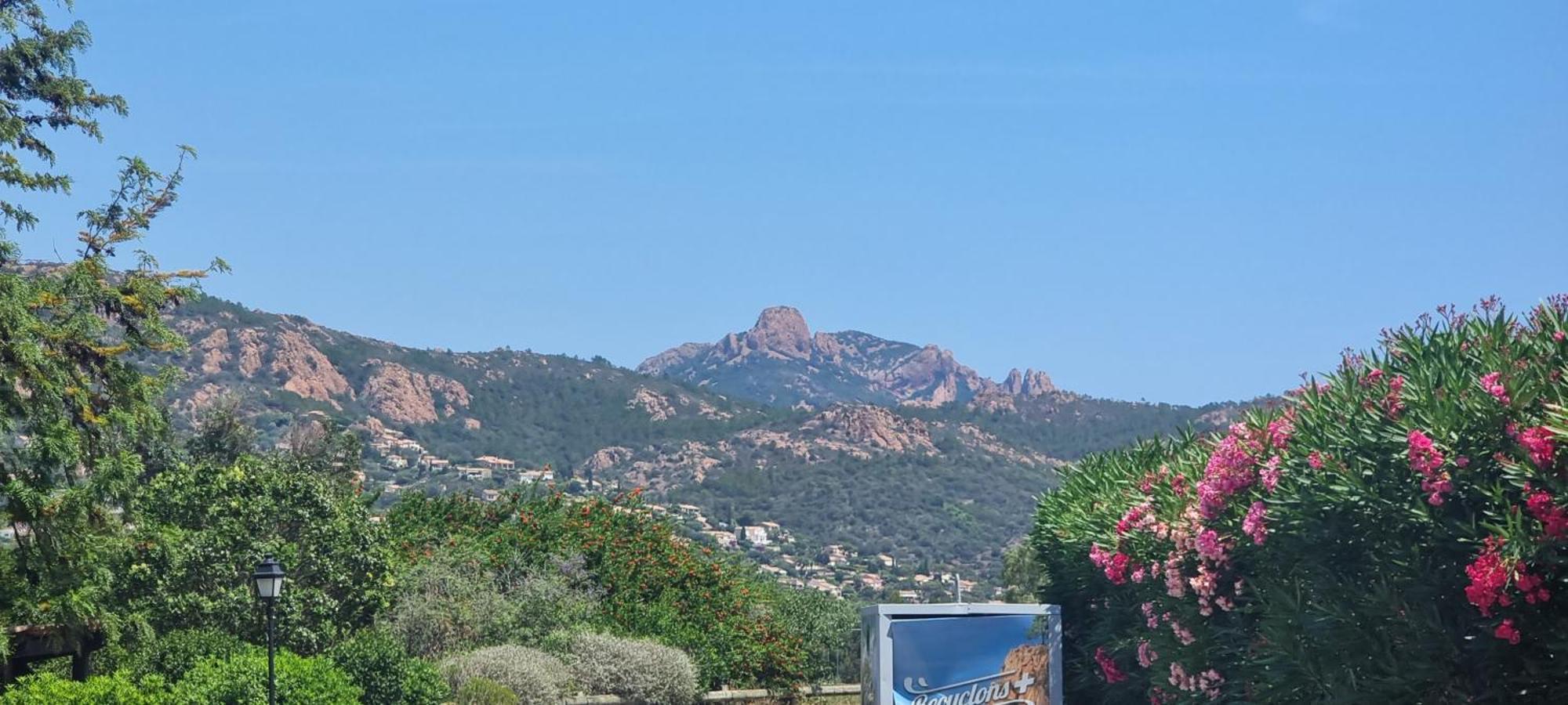 Agay Cap Esterel Le Hameau F2 Clim Plein Sud Dernier Etage Magnifique Vue Mer Saint-Raphael  Ngoại thất bức ảnh